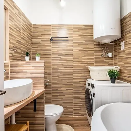 Convenient At Gastro Driven Location Apartament *