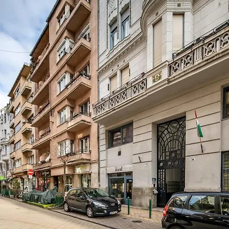 Convenient At Gastro Driven Location Apartament *