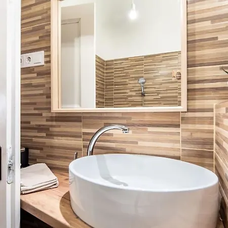 Convenient At Gastro Driven Location *