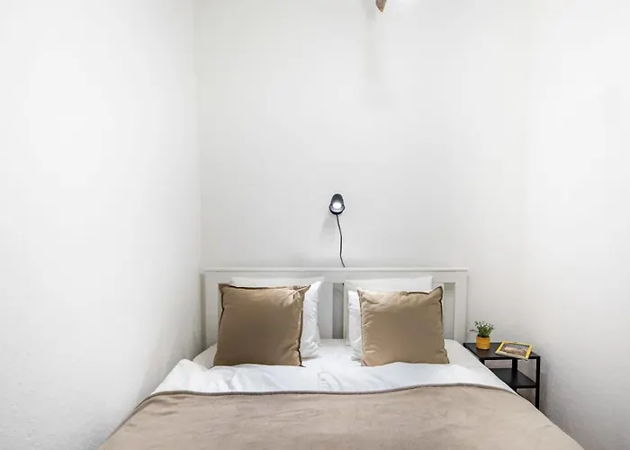 Convenient At Gastro Driven Location Apartament