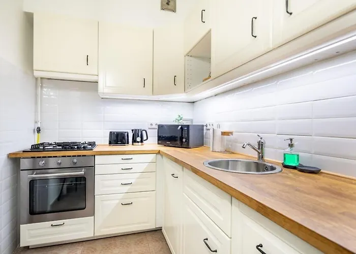Convenient At Gastro Driven Location Apartament *